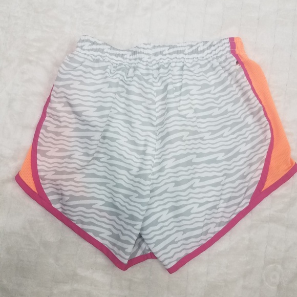 Nike Dri-Fit Shorts (Girls) Sz M - Picture 2 of 6